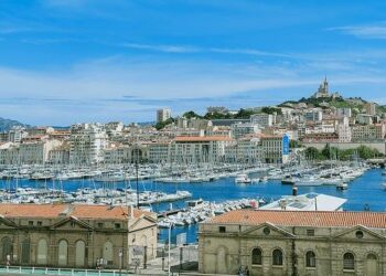 Marseille. Un adolescent de 15 ans tire sur le gérant d’un bar PMU, son arme s’enraye – Ouest-France