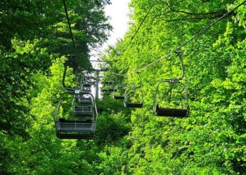 Huit ascenseurs desservent les 32 étages de la tour Bretagne à Nantes – Ouest-France