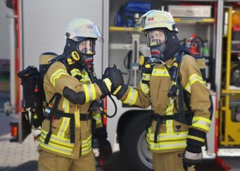 Les pompiers déployés pour un incendie dans la cave d’un immeuble, à Nantes, ce vendredi soir – Ouest-France