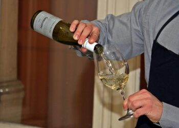 Le guide international du vin récompense un sommelier de Nantes – France Live