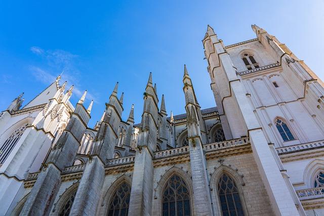 Conseils ⁢vestimentaires pour affronter le temps à ⁣Nantes