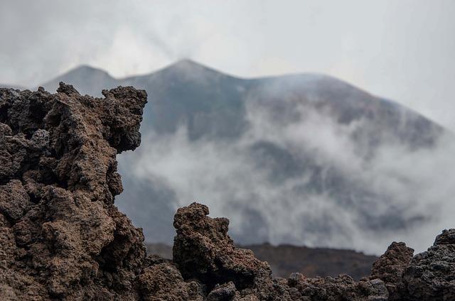 Rendez-vous avec la nature : activités à ne pas manquer autour des volcans