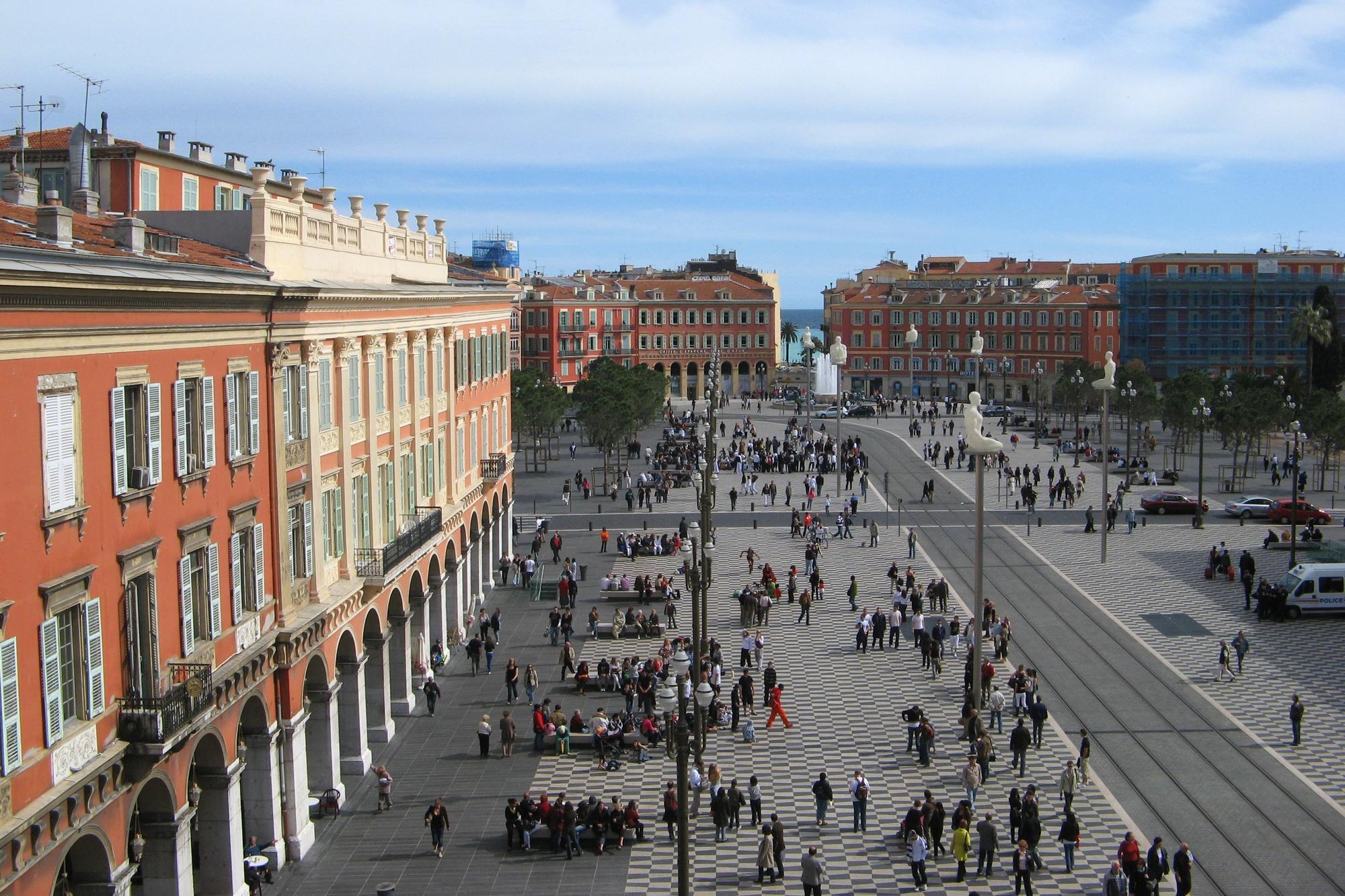 Les atouts de la Place Masséna pour les spectateurs du Tour