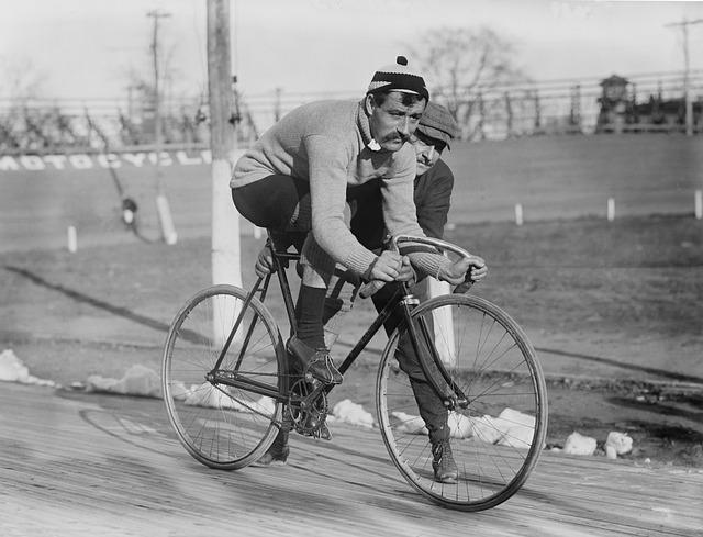 Anticipation autour de Léon Marchand : un espoir pour les championnats