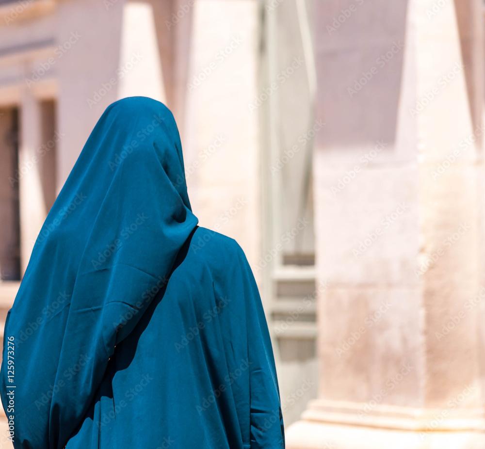 Une représentation contestée de la femme voilée dans le débat sur les droits des femmes