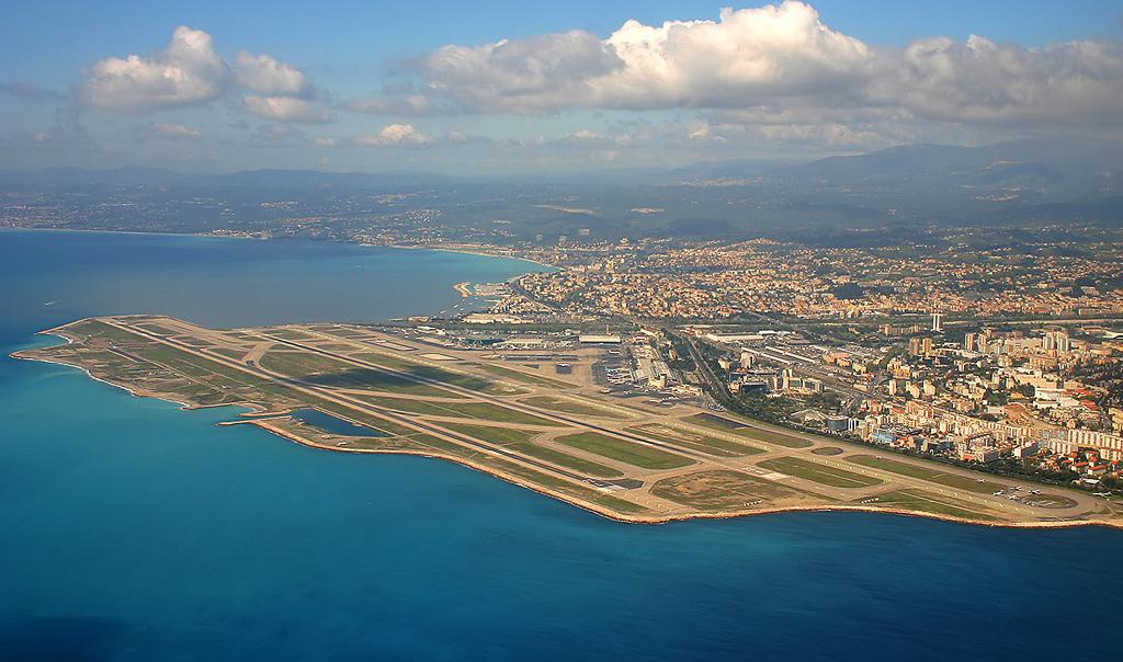 Les parkings de l'aéroport de Nice Côte d'Azur sont-ils réellement parmi les plus chers de France ? - France 3 Régions