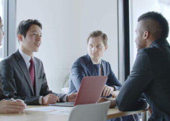 À la Découverte des Grands Groupes Industriels Qui Recrutent en 2025 : Opportunités à Ne Pas Manquer !