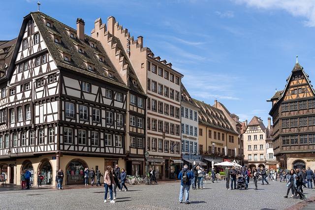 EN IMAGES - La cavalcade ensoleillée du Carnaval de Strasbourg 2025 - ici, le média de la vie locale