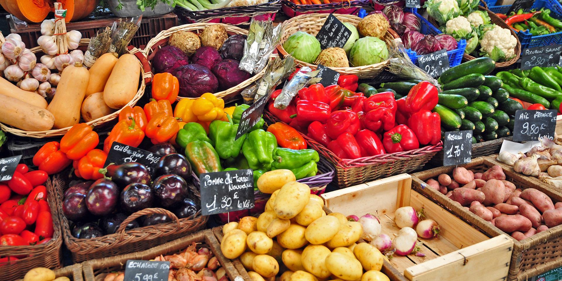 Marchés et brocantes : dénichez des⁤ trésors ⁢locaux