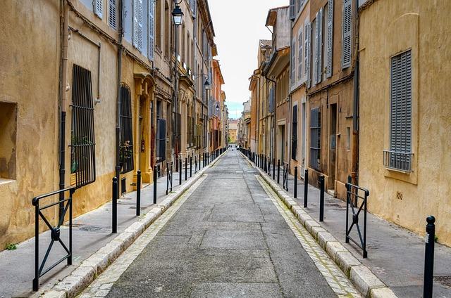 « Le pouvoir‌ en place montre⁣ sa volonté ⁤de faire disparaître des pans entiers de savoirs » ⁤- Basta!