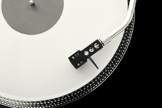 Le son chaleureux du vinyle : pourquoi choisir ce format pour Sade