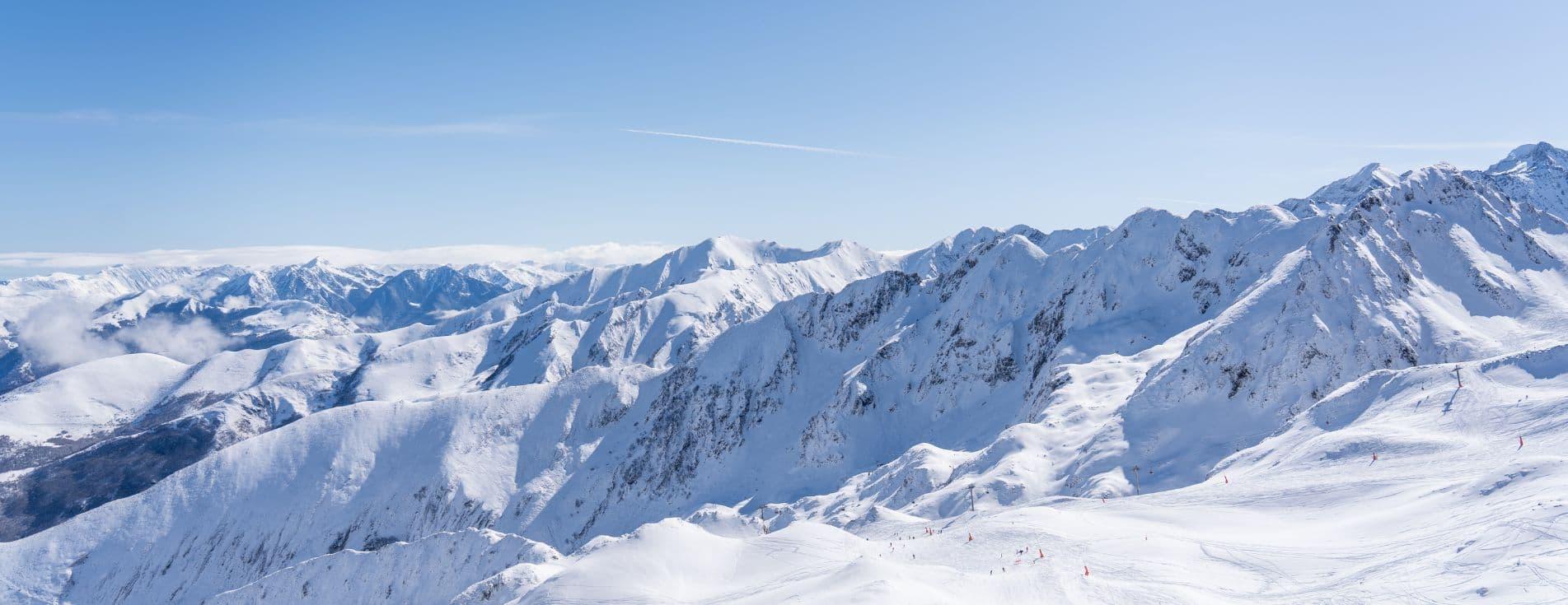 Conséquences de la neige sur les Pyrénées : impacts sur les transports et les activités de plein air