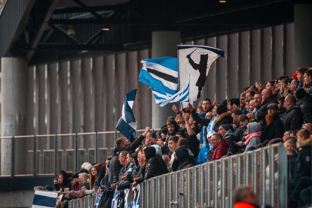 Coupe de France: les supporteurs de Dunkerque célèbrent la victoire contre Lille – BFM Grand Lille