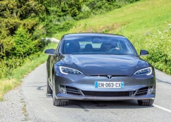 Les ventes de Tesla s’effondrent en France, malgré un marché automobile stable – Le Figaro Les ventes de Tesla s’effondrent en France, malgré un marché automobile stable – Le Figaro