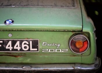 Une dizaine de véhicules incendiés dans une concession Tesla près de Toulouse – ici – ici, le média de la vie locale