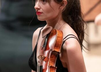 Esther Abrami – Sony Music Entertainment France