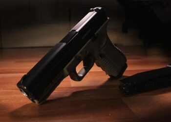 Fusils d’assaut, pistolets et fusil à pompe : un stock d’armes lié au trafic de drogue saisi près de Bordeaux – France 3 Régions Fusils d’assaut, pistolets et fusil à pompe : un stock d’armes lié au trafic de drogue saisi près de Bordeaux – France 3 Régions