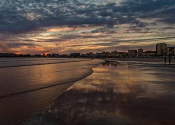 Vendée Globe : « Jamais on a lâché le morceau », se réjouit Denis Van Weynbergh, dernier skipper à avoir terminé la course – franceinfo