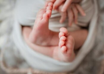 Un bébé dans un état grave après une chute de deux étages à Marseille – Ouest-France