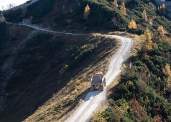 La vice-présidente du groupe France-Algérie à l’Assemblée victime de racisme – Le HuffPost