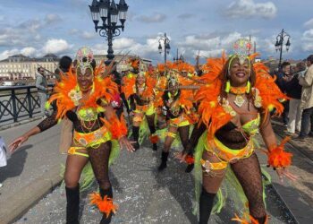 Carnaval des deux rives à Bordeaux : retour en images sur l’édition 2025 – France-Antilles Martinique