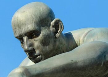 Des statues de Nantais en résine à la place des statues de la fontaine place Royale, cet été – Ouest-France