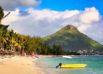21e journée en mémoire des victimes du terrorisme à Strasbourg : « Nous nous tenons debout » déclare Emmanuel Macron – ici – ici, le média de la vie locale