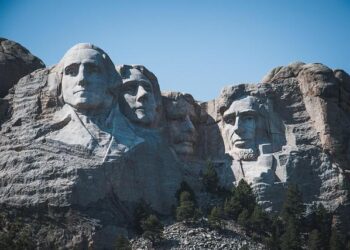 LE PRÉSIDENT OUZBEK, SHAVKAT MIRZIYOYEV, EFFECTUE UNE VISITE OFFICIELLE À PARIS LES MERCREDI 12 ET JEUDI 13 MARS 2025 – Musulmans en France