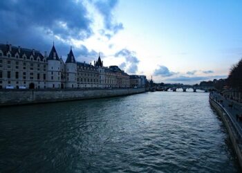 Carnaval des deux rives à Bordeaux : retour en images sur l’édition 2025 – France-Antilles Guadeloupe