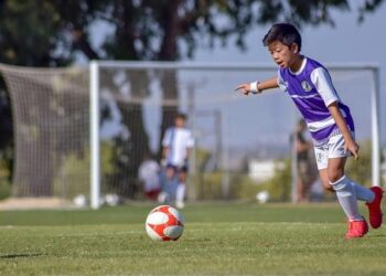 Football : « Je respecte chaque personne », plaide Aïrine Fontaine, joueuse du Fleury FC, après ses propos homophobes dans un média religieux – franceinfo