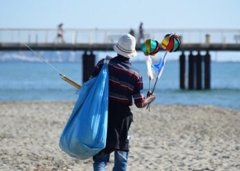 À Paris, expulsion sous tension de jeunes migrants qui occupaient la Gaîté lyrique depuis trois mois – FRANCE 24