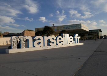 Marseille : la fermeture des épiceries de nuit fait polémique – franceinfo