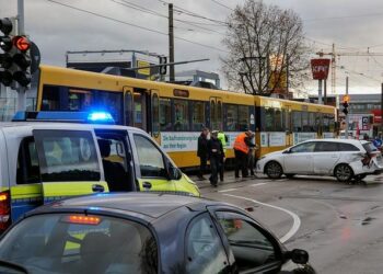 Refus d’obtempérer : 11 personnes blessées dans un accident à Paris – franceinfo