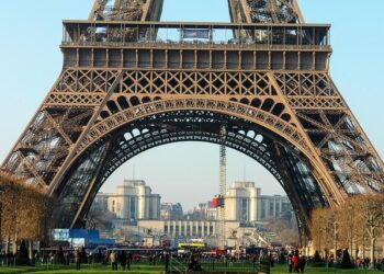 Tour Eiffel, Arc de Triomphe… Pourquoi une quinzaine de monuments de Paris vont être plongés dans le noir ? – actu.fr