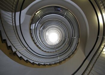 Une spirale bleue aperçue dans le ciel de certaines régions de France – franceinfo