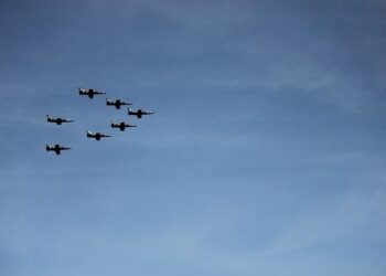 Deux avions de la Patrouille de France se percutent lors d’un entraînement – Paris Match