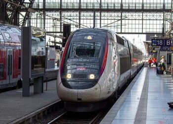 Un TGV évacué en gare Champagne-Ardenne à Bezannes : circulation des trains perturbée entre Paris et Strasbourg – ici, le média de la vie locale Un TGV évacué en gare Champagne-Ardenne à Bezannes : circulation des trains perturbée entre Paris et Strasbourg – ici, le média de la vie locale