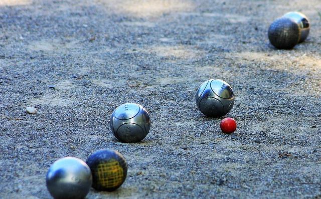 LArt de Choisir ses Boules de Noël : Matériaux et Styles