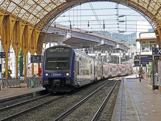 La SNCF perturbée : impact du trafic sur les usagers et alternatives proposées