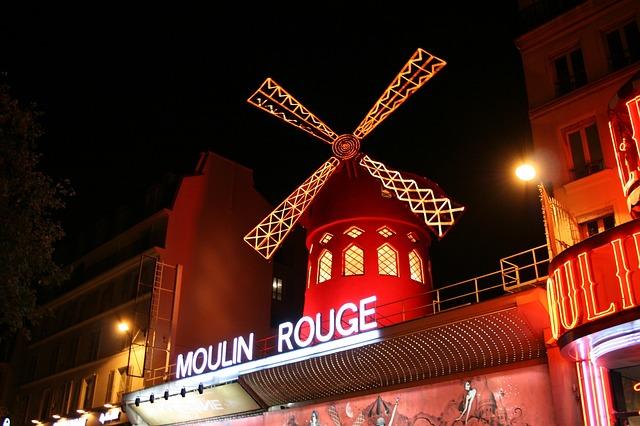 Vernis Rouge et lart de la chanson : des mélodies audacieuses et captivantes