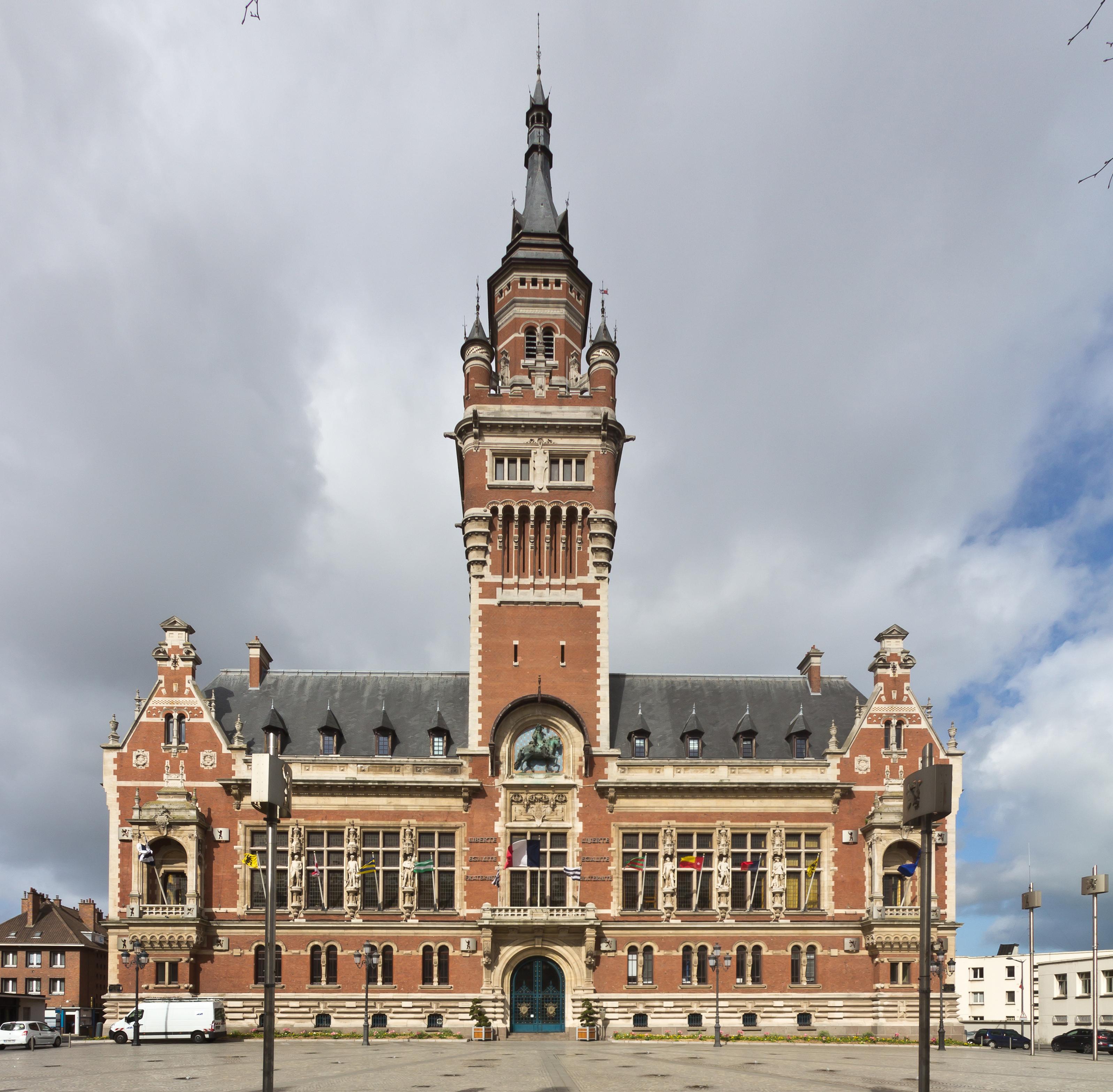 Dunkerque : Plongée au cœur de la fête des masques et des défilés