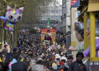 Un carnaval coloré et international dans les rues de Nantes ! – Ouest-France