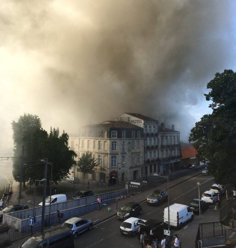 Une mère et son fils gravement blessés dans un incendie à Bordeaux : la piste criminelle privilégiée – Ouest-France