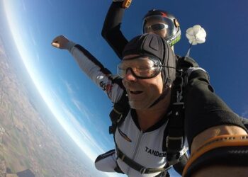 Accident en France: les pulls en parachute sont coincés sur le toit du stade à Toulouse – valdyerres.com