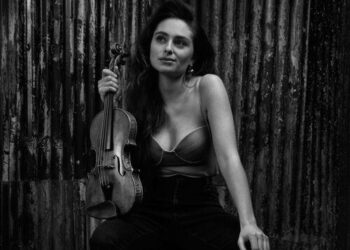 Esther Abrami, Kim Barbier – Solitude – Sony Music Entertainment France