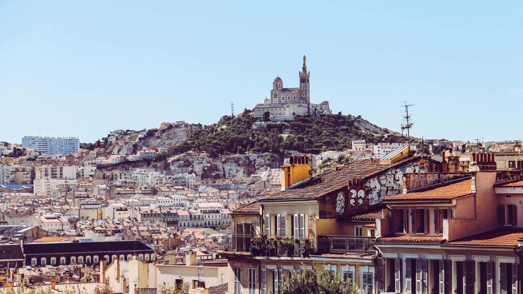Le Cosmopolitisme de Marseille : Un Héritage à Célébrer au-delà des Critiques !
