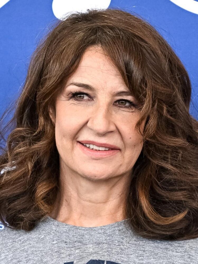 Valérie Lemercier : L’Actrice Écartée sur le Tournage de la Comédie Culte ‘Les Visiteurs Valérie Lemercier : L’Actrice Écartée sur le Tournage de la Comédie Culte ‘Les Visiteurs