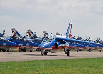 Découvrez l’Arrivée Éblouissante de l’Alphajet Mythique de la Patrouille de France à Westfield Euralille !