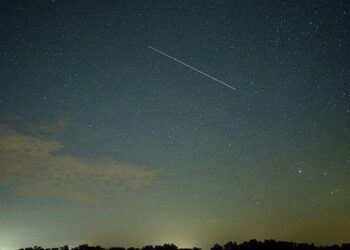 Ne manquez pas ce spectacle céleste : une pluie d&rsquo;étoiles filantes illuminera le ciel français cette nuit !