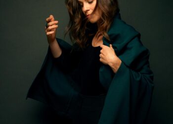 Discover the Talents of Noëmi Waysfeld: A Rising Star in Music!